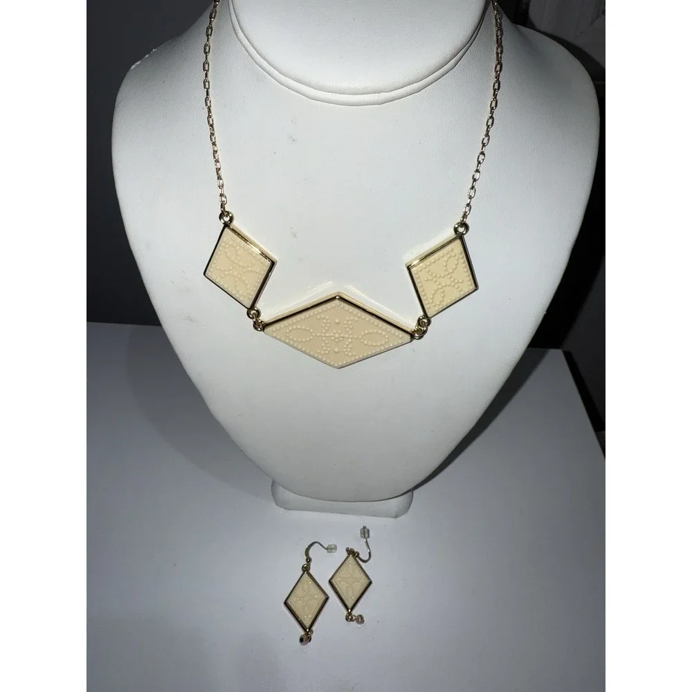 Lenox French Perles Ivory Women's Statement Necklace (18
